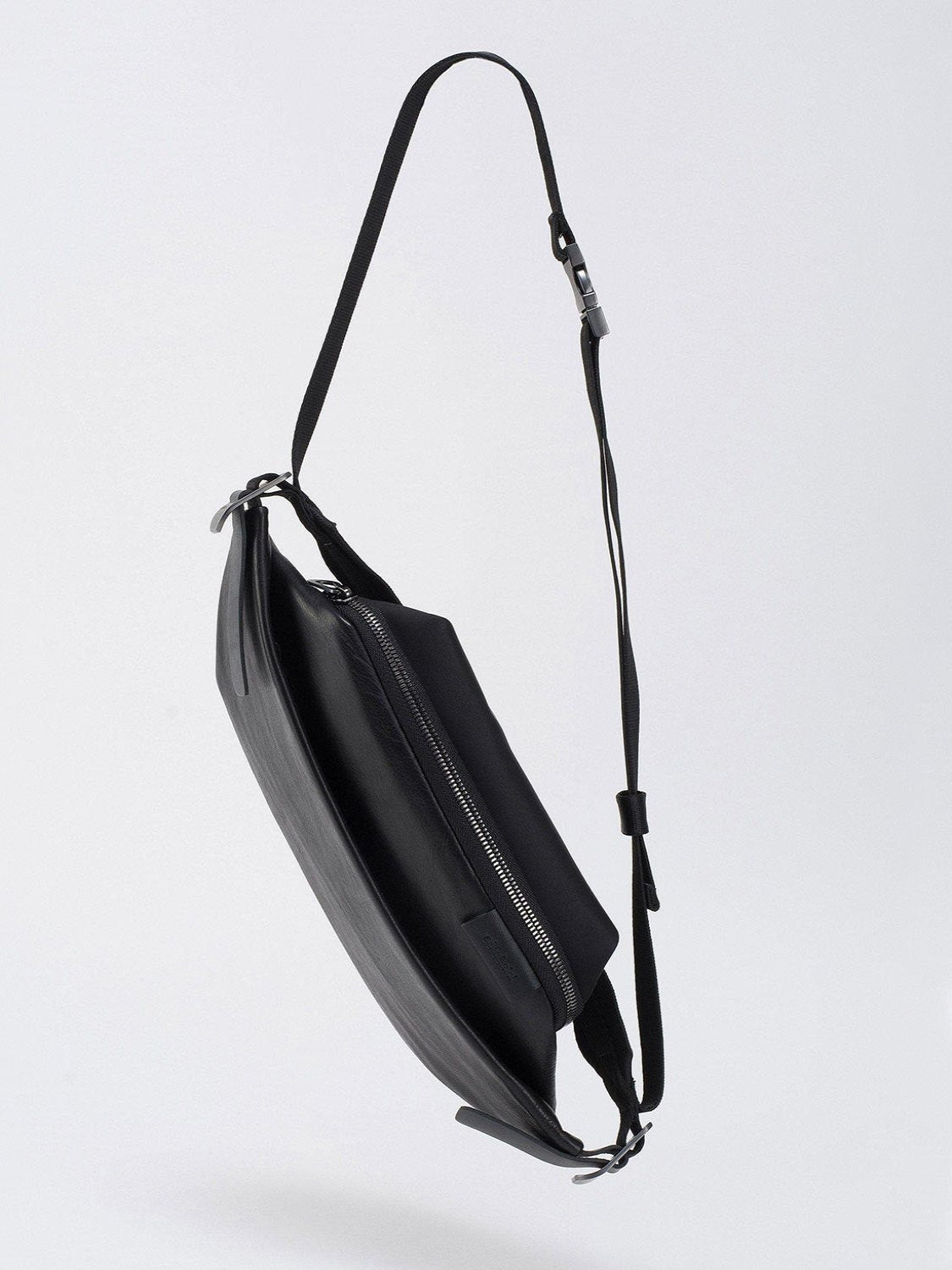 Isarau M Alias Leather Black