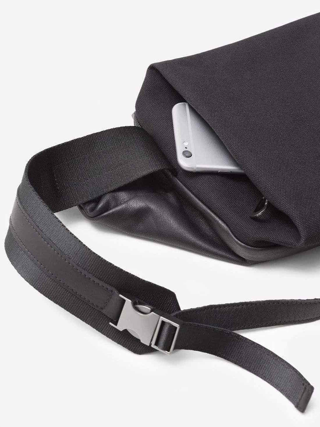 Isarau M Alias Leather Black
