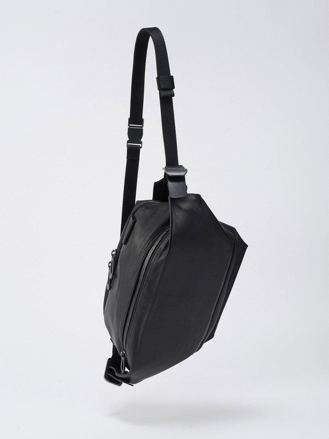 Isarau M Alias Leather Black