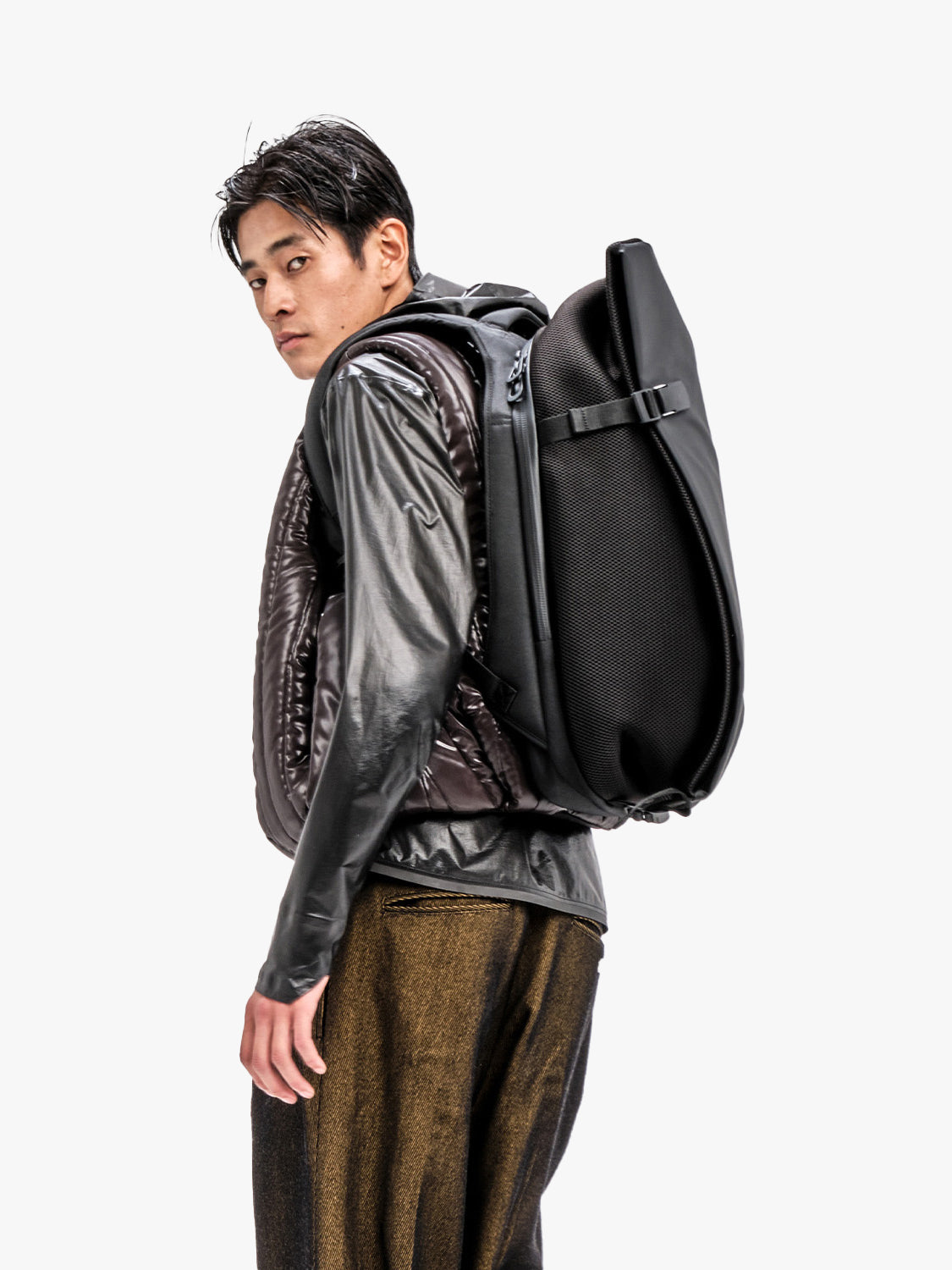 Isar M Obsidian Black