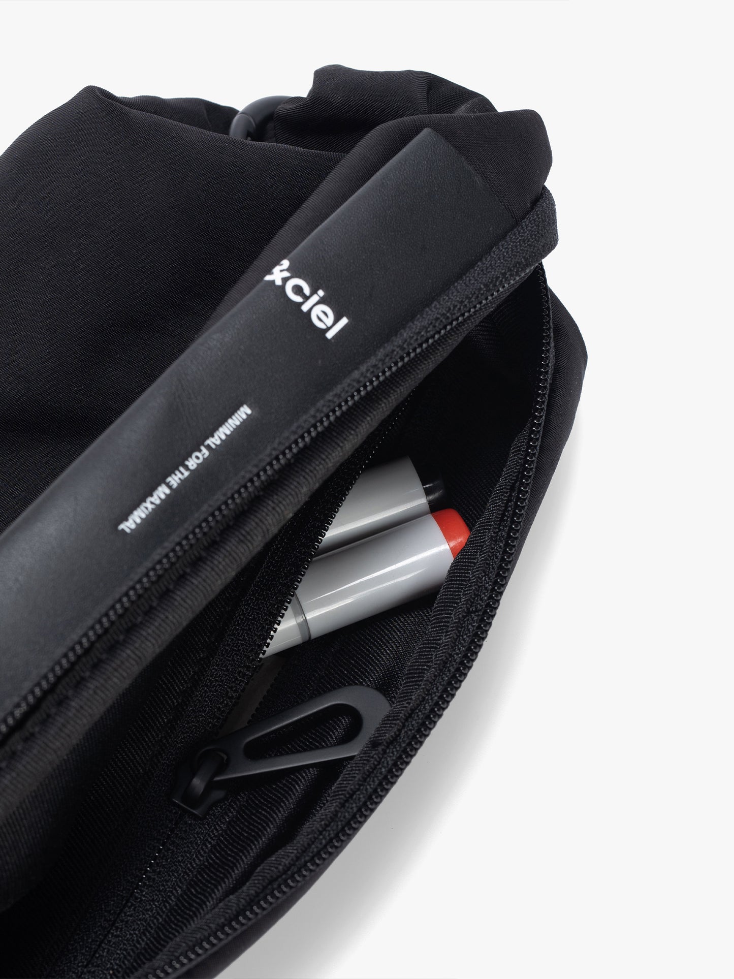 Nestos Smooth Black Pouch