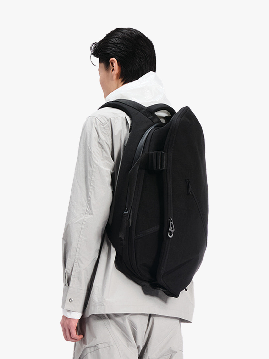 Isar M Round Carbon Black