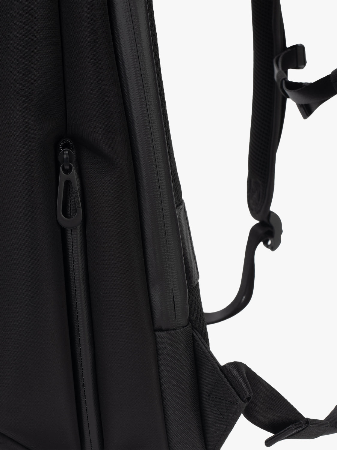 Saru Sleek Black