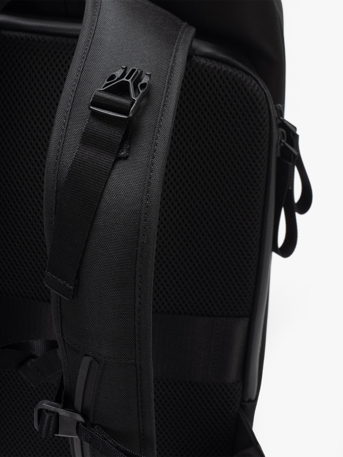 Saru Sleek Black