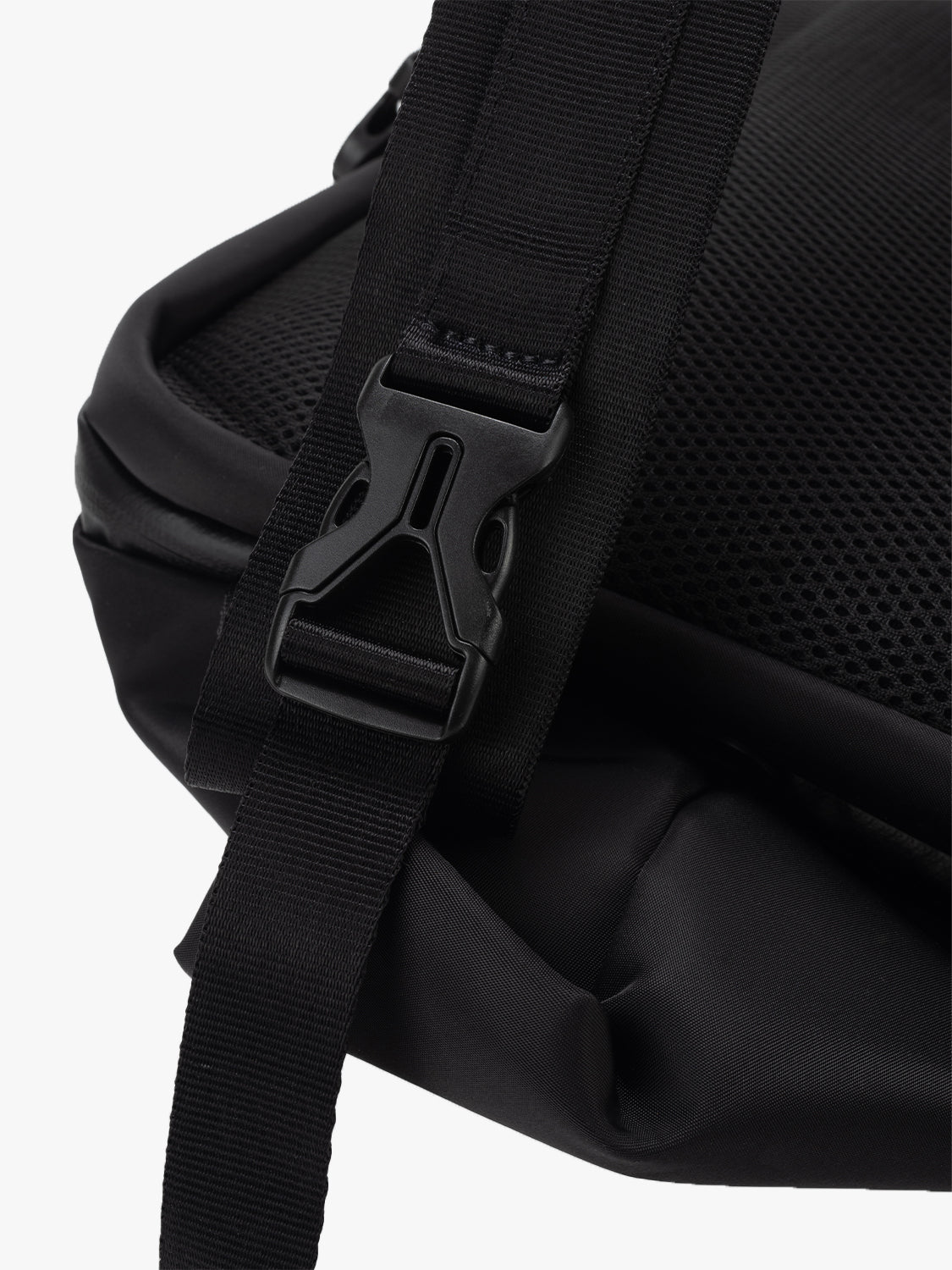 Isarau L Sleek Black