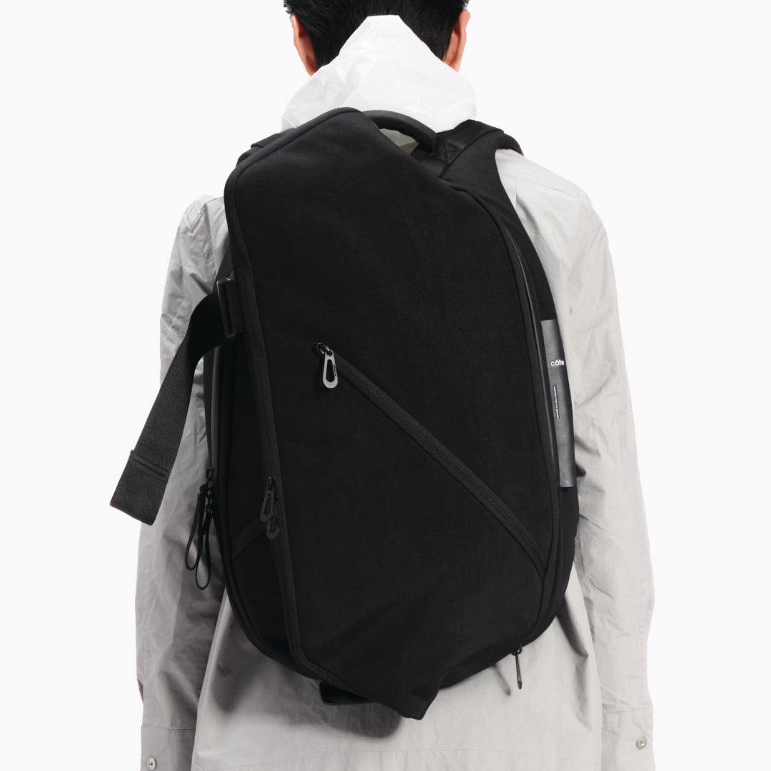 Isar M Round Carbon Black