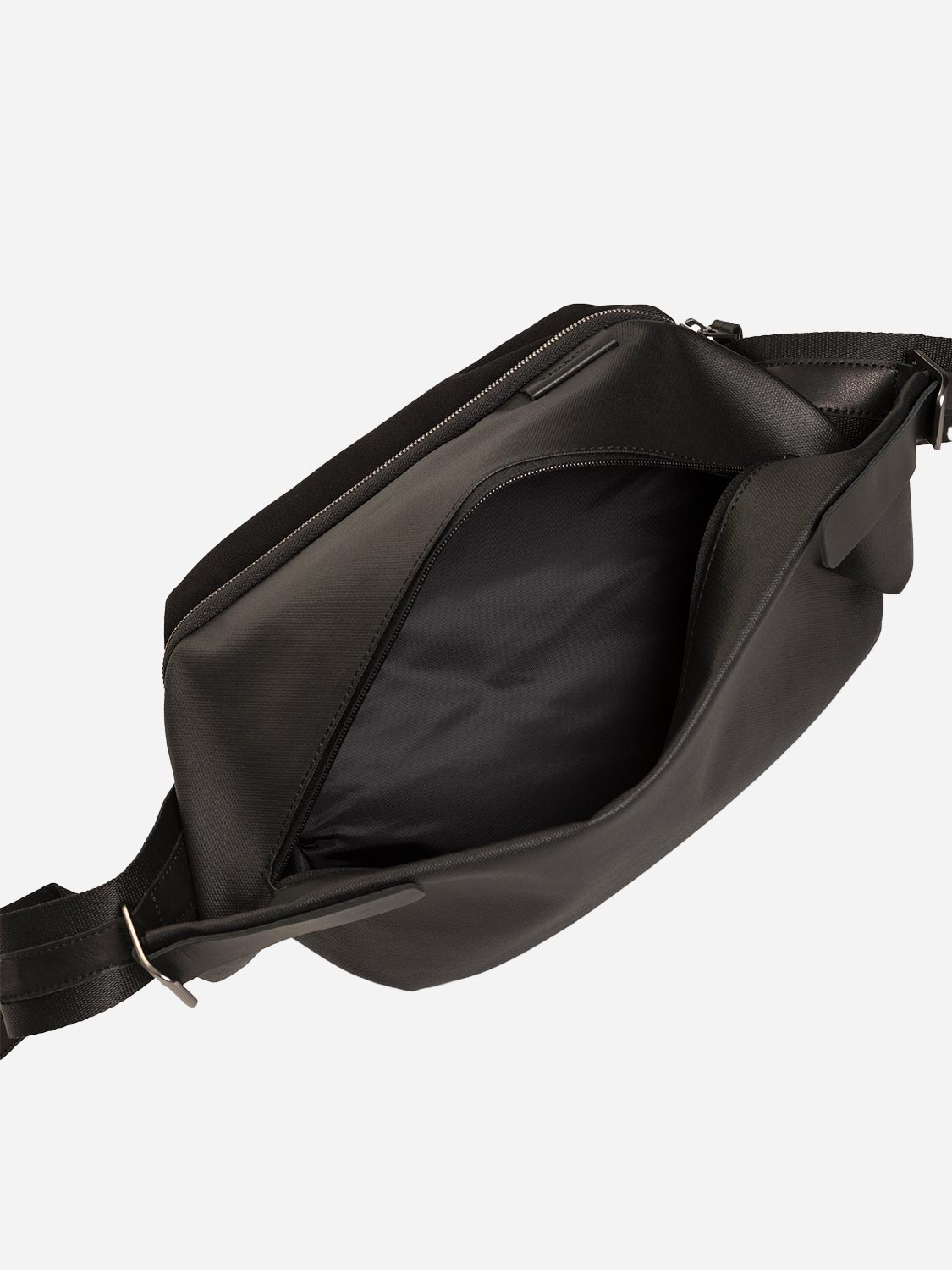 Isarau M Coated Canvas Black