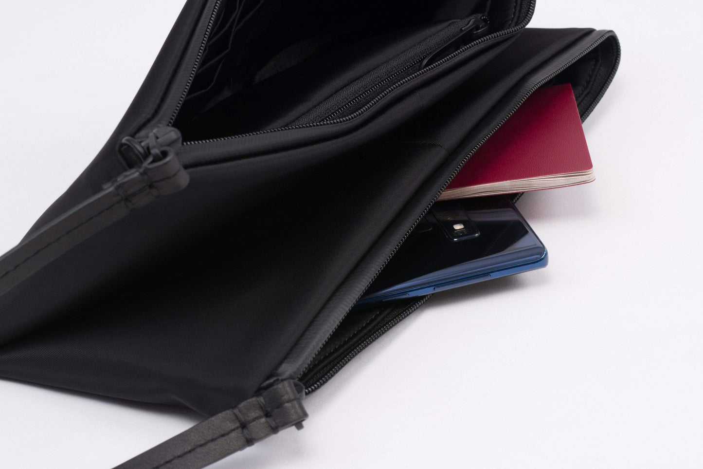 coteetciel Clutch/Purse Loki Sleek Black 28870 côte&ciel APAC