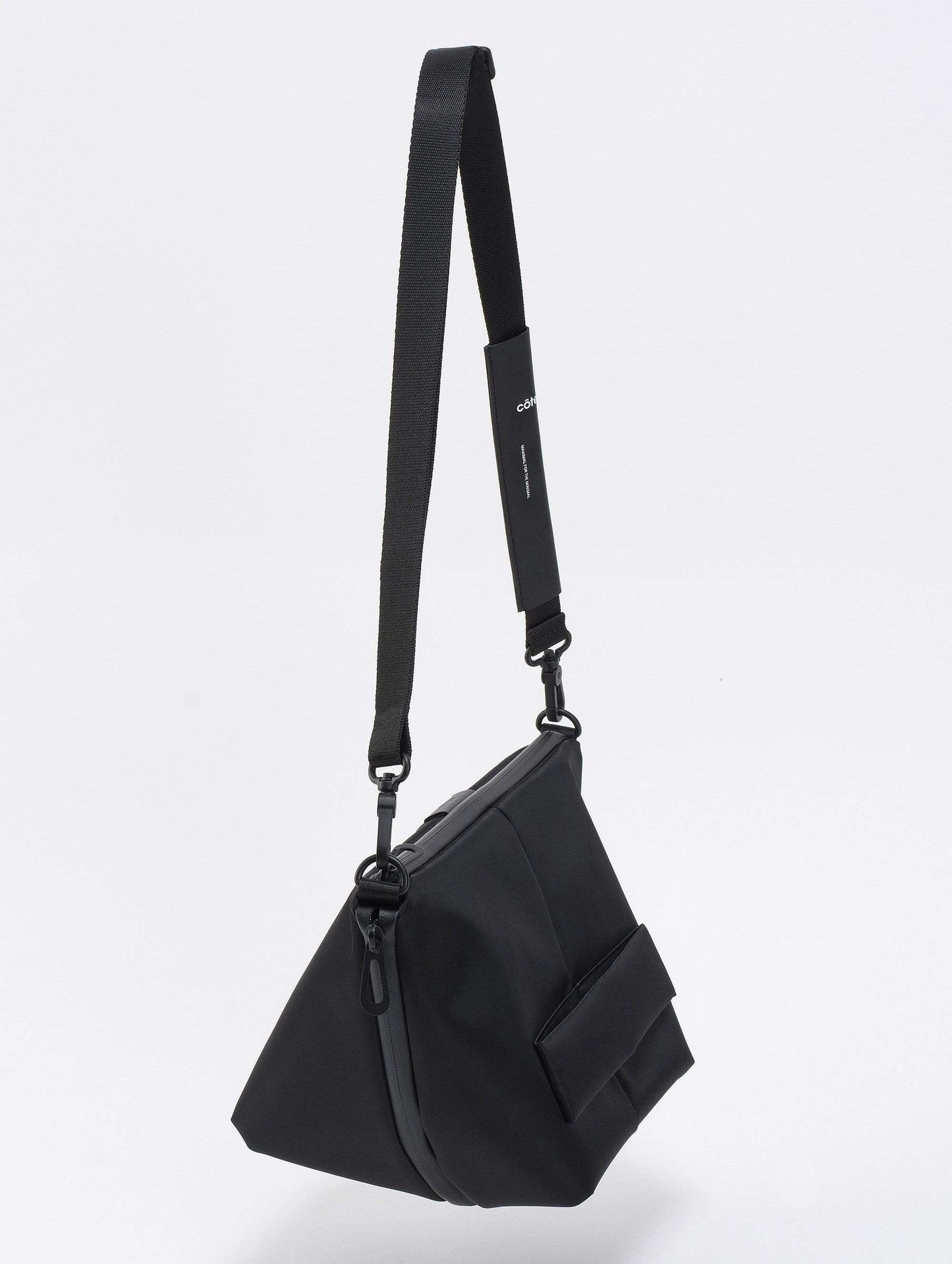 coteetciel Crossbody/Messenger Inn L Sleek Black 28908 côte&ciel APAC