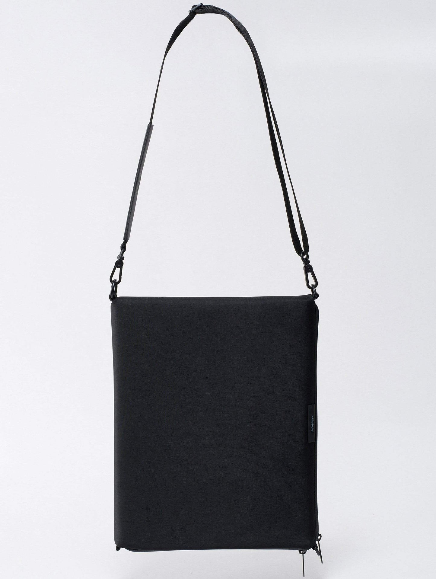 coteetciel Crossbody/Messenger Inn L Sleek Black 28908 côte&ciel APAC