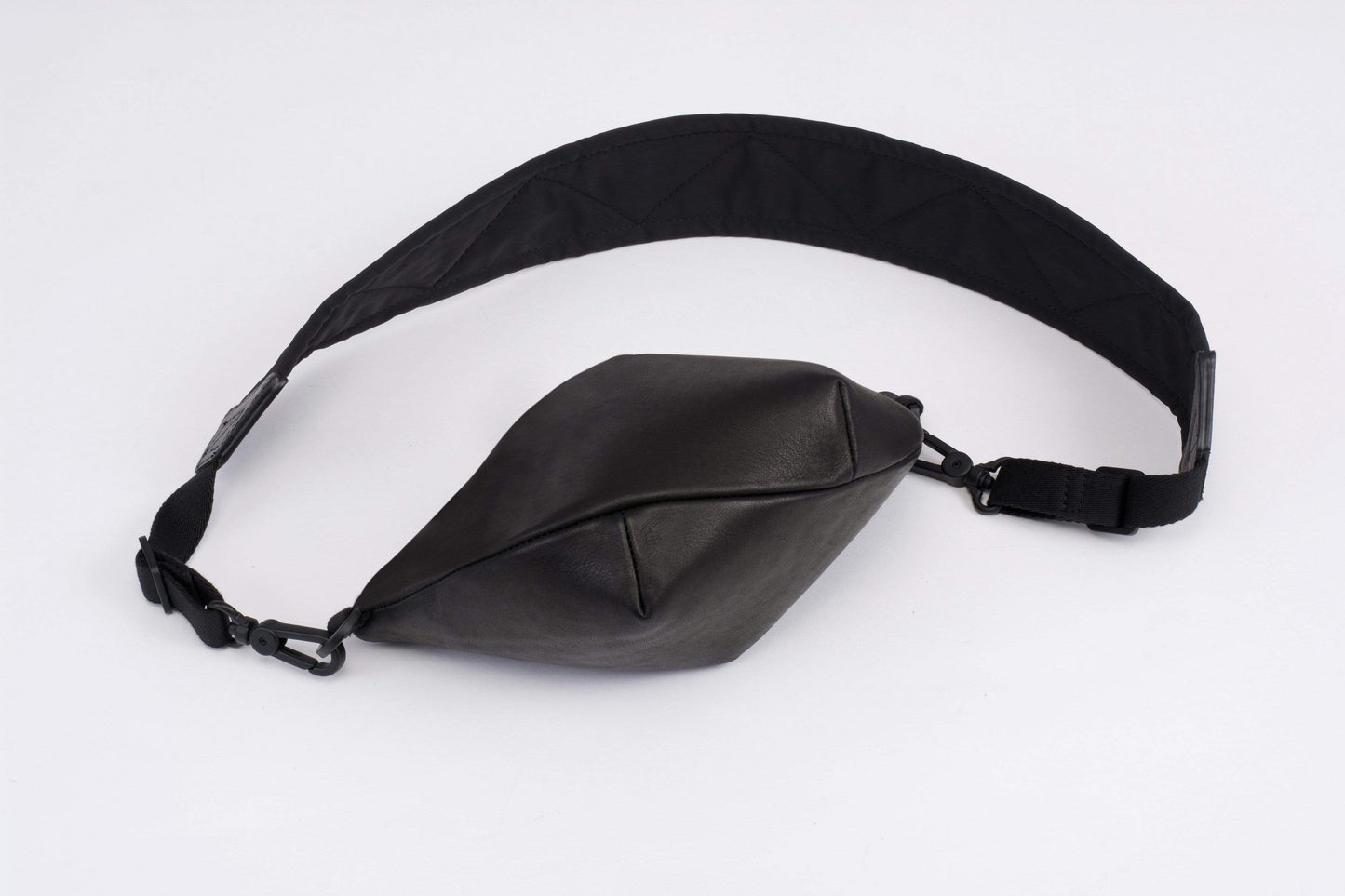 coteetciel Crossbody/Purse Caillou M Sleek Black 28871 côte&ciel APAC