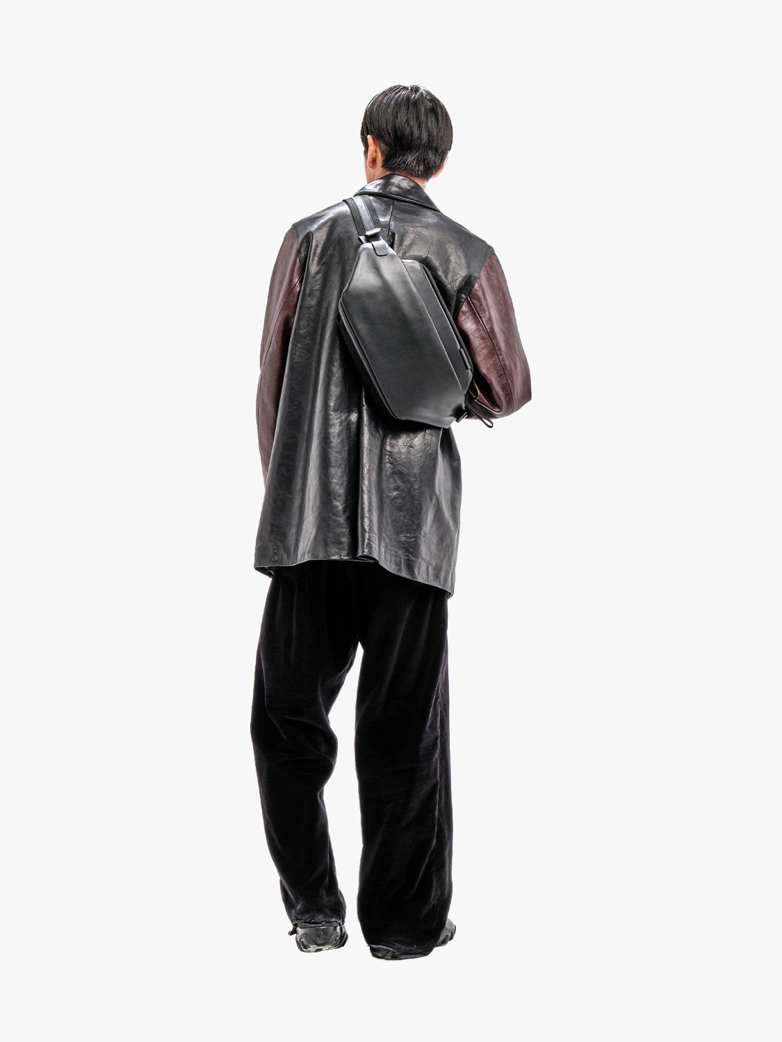 Isarau M Alias Leather Black