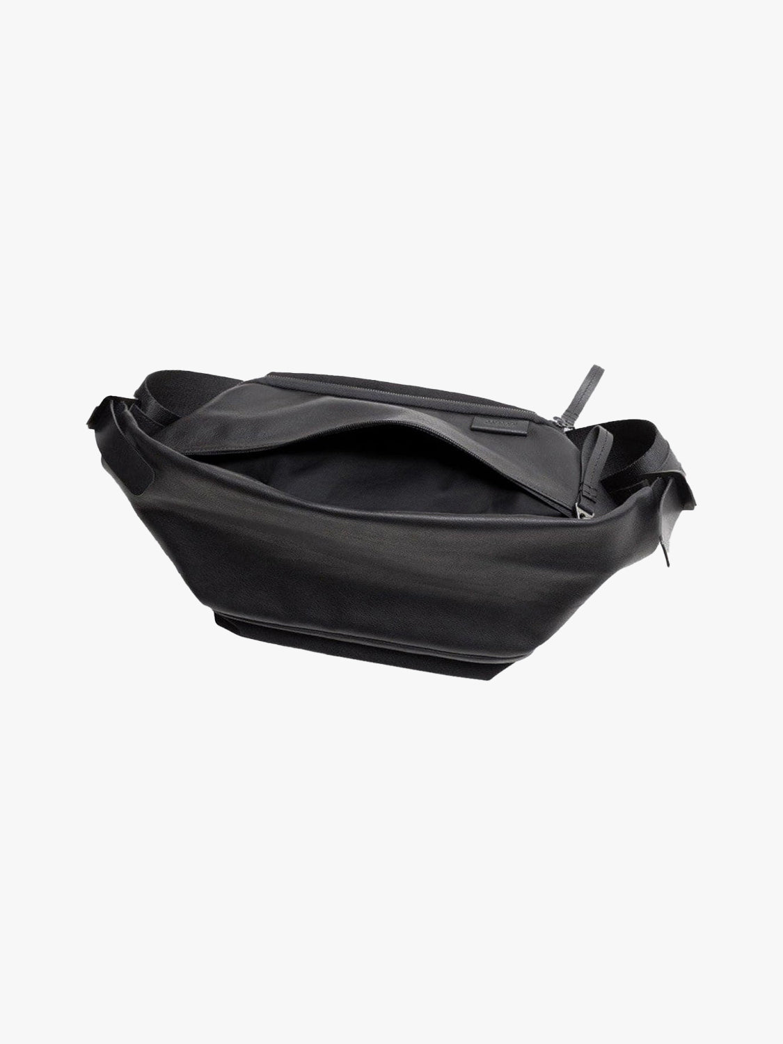 Isarau M Alias Leather Black