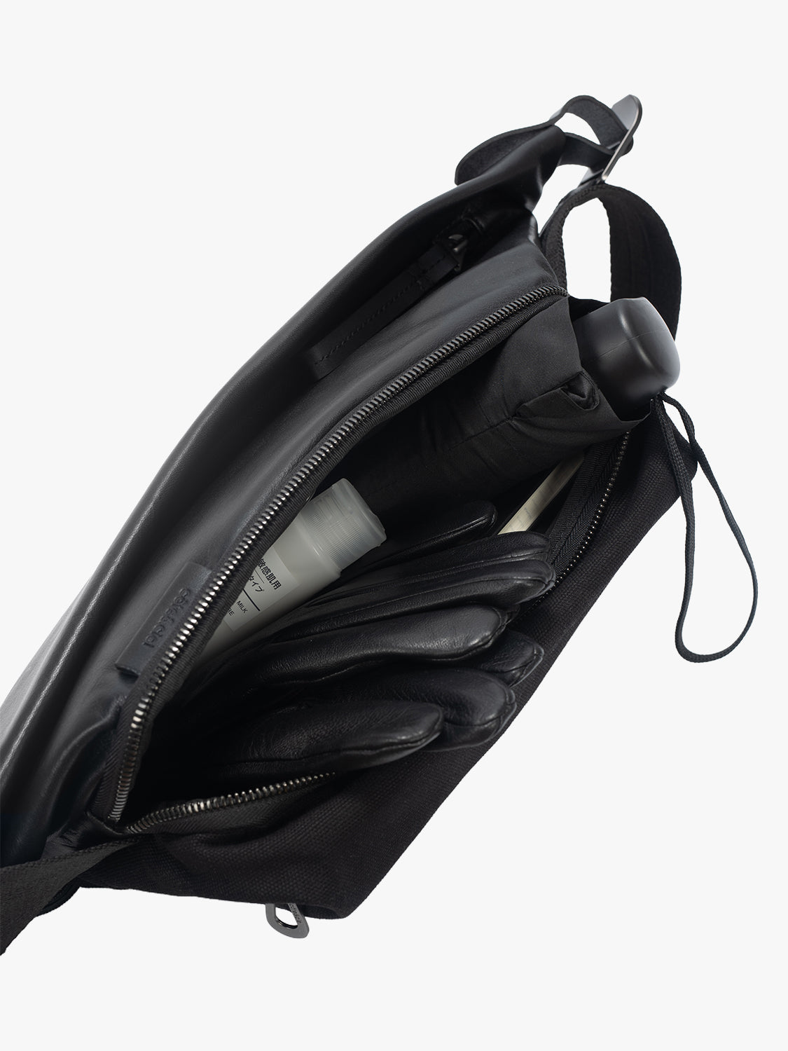 Isarau M Alias Leather Black