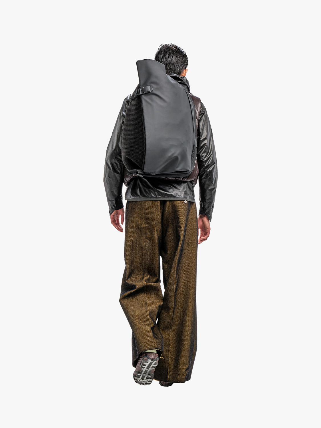 Isar M Obsidian Black