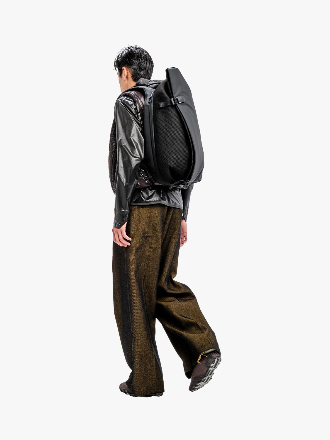 Isar M Obsidian Black