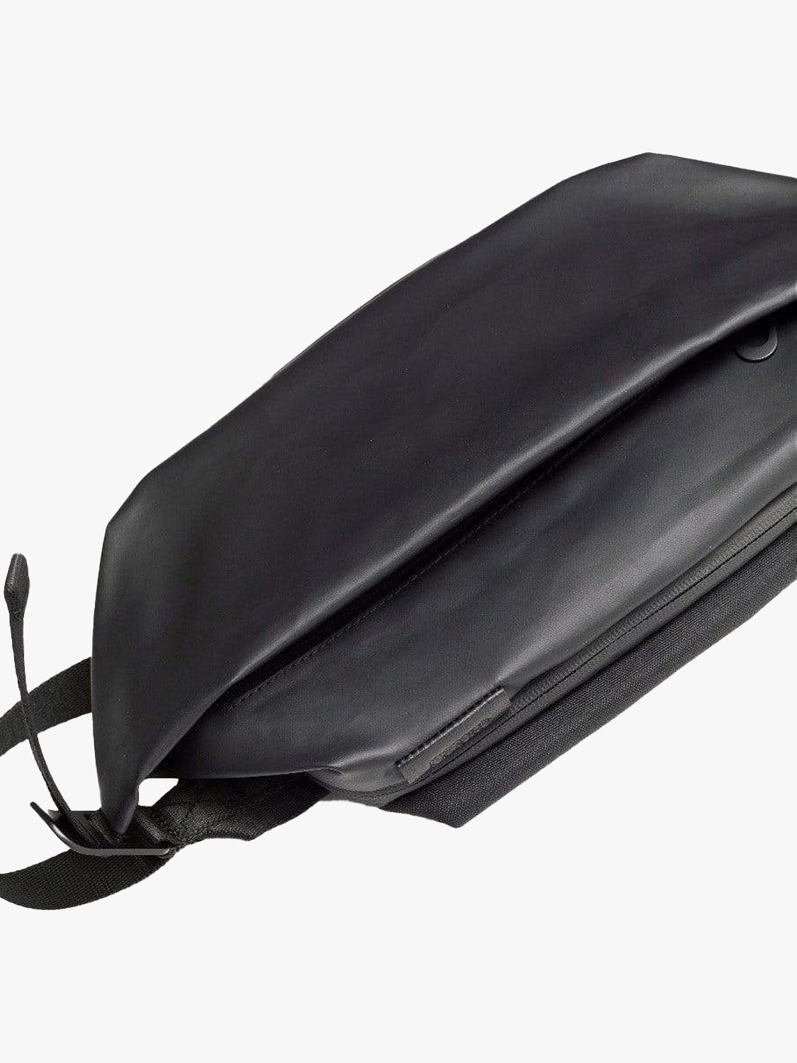 Isarau S Obsidian Black