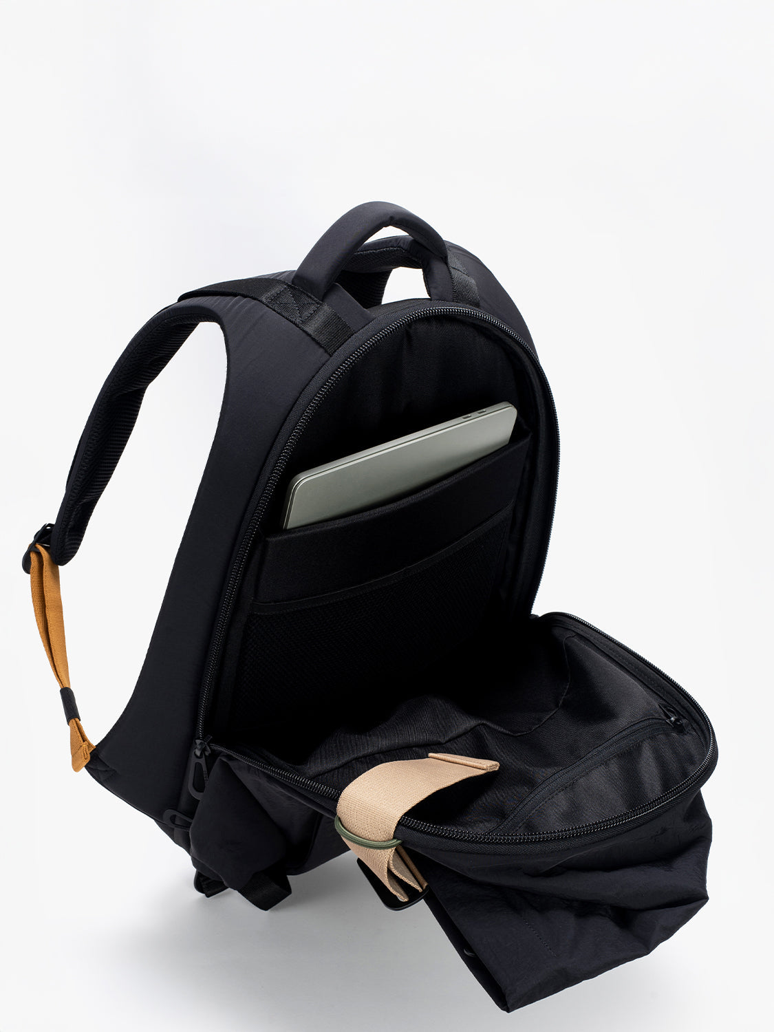 Isar M Smooth Black Colour Accent Backpack