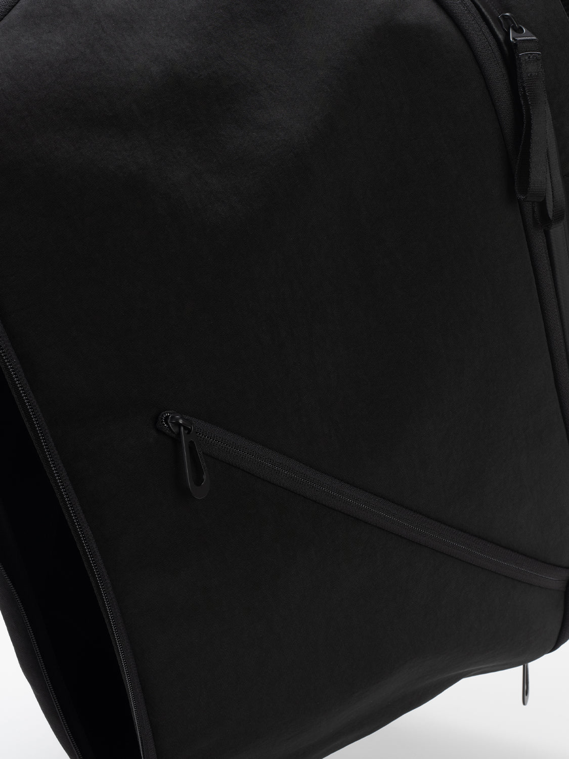 Isar M Round Carbon Black