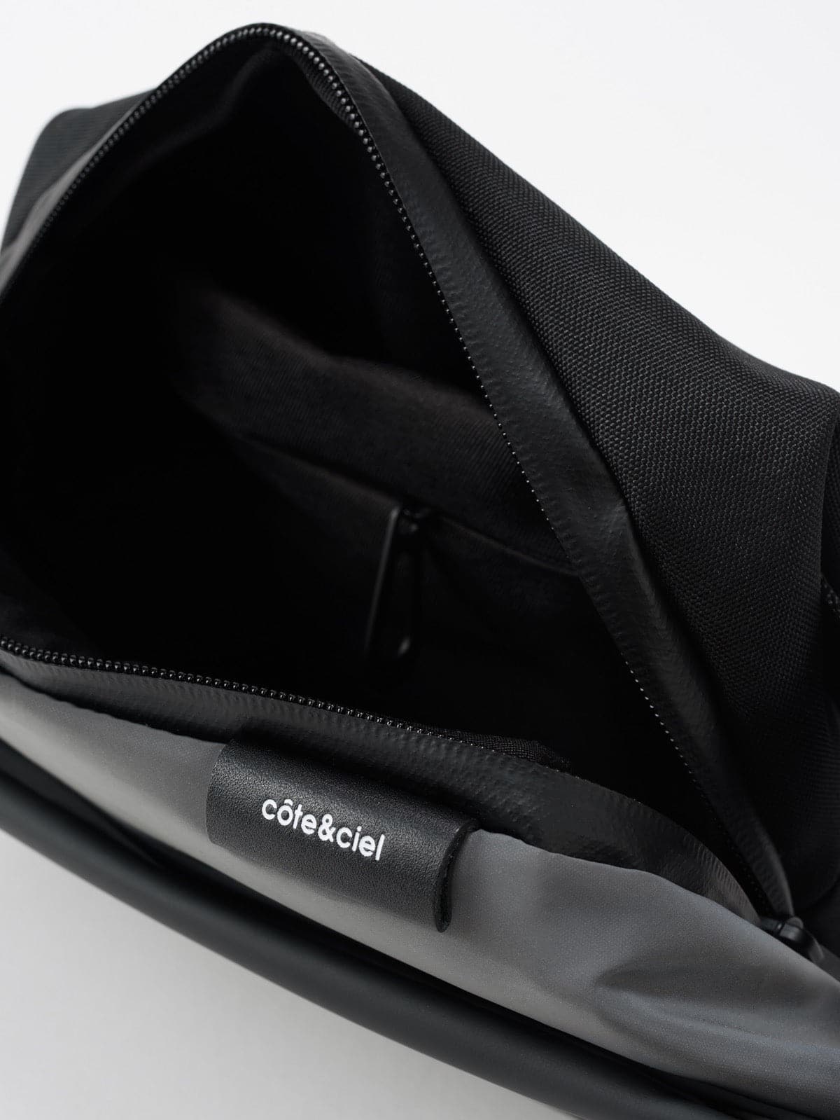 Isarau S Reflective Black